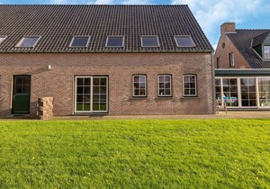 Beautiful holiday home in Sint Kruis with garden