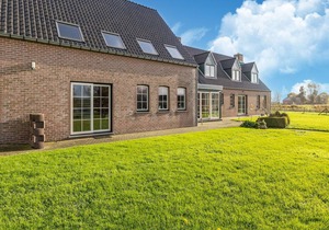 Beautiful holiday home in Sint Kruis with garden