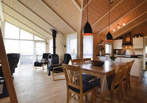 Beautiful home in Aabenraa with kitchen