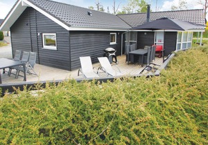 Beautiful home in Aabenraa with kitchen