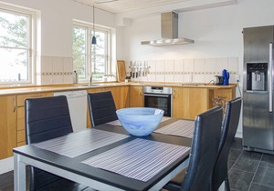 Beautiful home in Allinge with WiFi