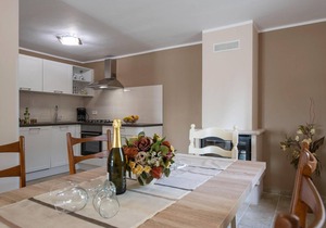 Beautiful home in Orbanici with WiFi