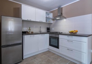 Beautiful home in Orbanici with WiFi