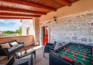 Beautiful home in Orbanici with WiFi