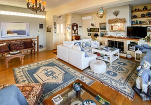 Beautiful home in Vrompousi Keratea w/ 3 Bedrooms