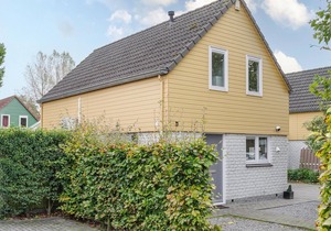 Beautiful home in Wemeldinge with WiFi