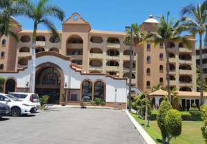Beautiful Oceanfront Coral Baja Condo with walking distance to Costa Azul Beach
