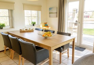 Beautiful private villa for 6 people with pool, WIFI, hot tub, TV, terrace and parking