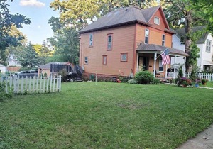 Beautiful Two Story Home by Fountain Lake and Mayo Clinic