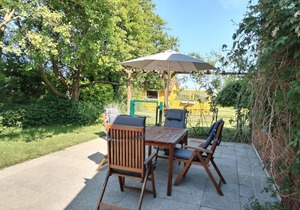Beautiful vacation apartment with large outdoor terrace near the dike