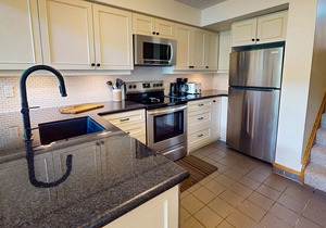 Beautifully renovated, ski-In/out condo with fireplace, WiFi, AC, & W/D