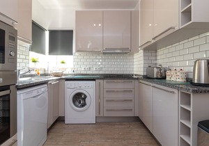 Beautifully presented ground floor apartment with spacious terrace
