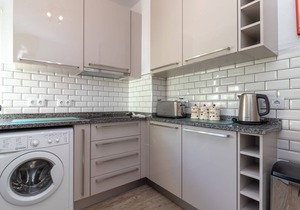 Beautifully presented ground floor apartment with spacious terrace