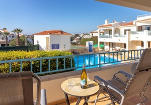 Beautifully presented ground floor apartment with spacious terrace