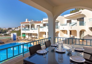 Beautifully presented ground floor apartment with spacious terrace