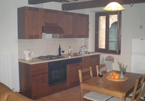 Beautifully restored 3 storey townhouse in the historic centre of hilltop town