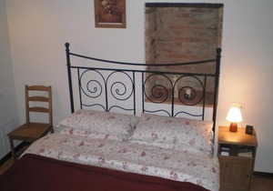 Beautifully restored 3 storey townhouse in the historic centre of hilltop town