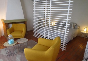 Bed in Chartres