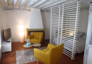 Bed in Chartres
