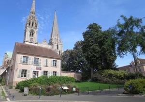 Bed in Chartres