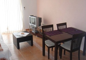bedroom: double rooms; double bed; laminated wood flooring