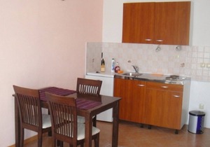 bedroom: double rooms; double bed; laminated wood flooring