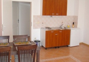 bedroom: double rooms; double bed; laminated wood flooring