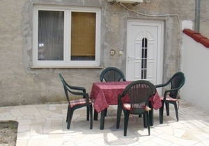 bedroom: double rooms; double bed; laminated wood flooring