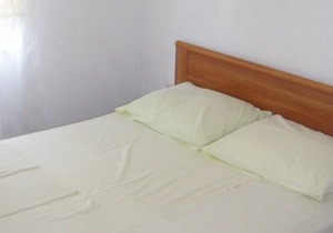 bedroom: double rooms; double bed; laminated wood flooring