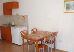 bedroom: double rooms; double bed; laminated wood flooring
