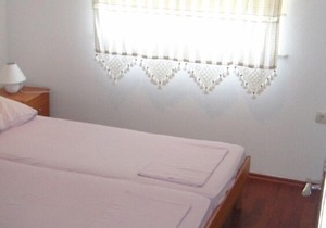 bedroom: double rooms; double bed; laminated wood flooring