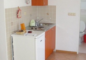 bedroom: double rooms; double bed; laminated wood flooring