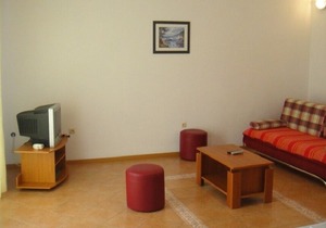 bedroom: double rooms; double bed; laminated wood flooring