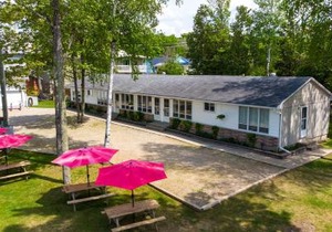 Bel Air Cottages and Motel