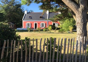 Belle Ile en Mer, traditional farmhouse in hamlet near Locmaria
