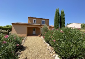 Belle maison indépendante en Provence dans un charmant village animé