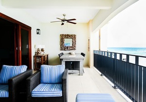 Bellevue Luxurious Oceanfront Apartment with Private Beach