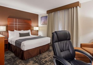 Best Western Plus WaKeeney Inn & Suites