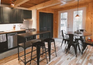 Blissful Chalet+ Nature + Family & Pet Friendly + Workspace + WiFi