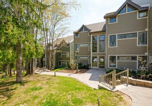 Blue Mountain Slopeside Chalet in Chateau Ridge
