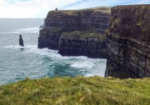 BLUEBELL COTTAGE, pet friendly in Spanish Point, County Clare