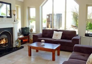 BLUEBELL COTTAGE, pet friendly in Spanish Point, County Clare