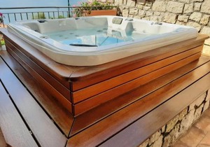 BMP APARTMENT DELUXE 1 JACUZZI RISCALDATA PRIVATA vista Lago di Garda