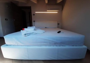 BMP APARTMENT DELUXE 1 JACUZZI RISCALDATA PRIVATA vista Lago di Garda