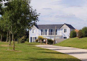 Bon Rapport Qualité-Prix! Maison rustique et cosy avec terrasse | Sur le terrain de golf!