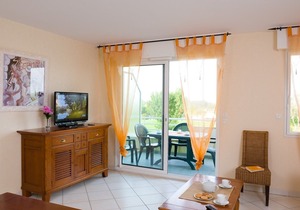 Bon Rapport Qualité-Prix! Appart cosy et rustique sur le terrain de golf | Terrasse/Balcon privé !