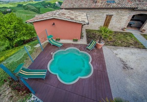 Borgo with mini pool in the Apennines, unspoiled nature, beautiful views