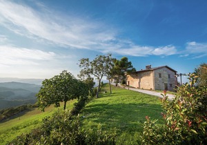Borgo with mini pool in the Apennines, unspoiled nature, beautiful views