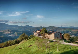 Borgo with mini pool in the Apennines, unspoiled nature, beautiful views