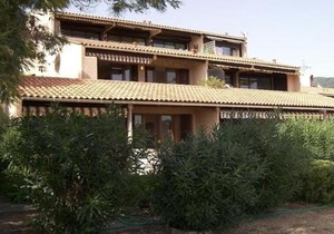 Bormes-les-Mimosas: Appt climatisé, 5 couchages, parking, grande terrasse - FR-1-251-136
